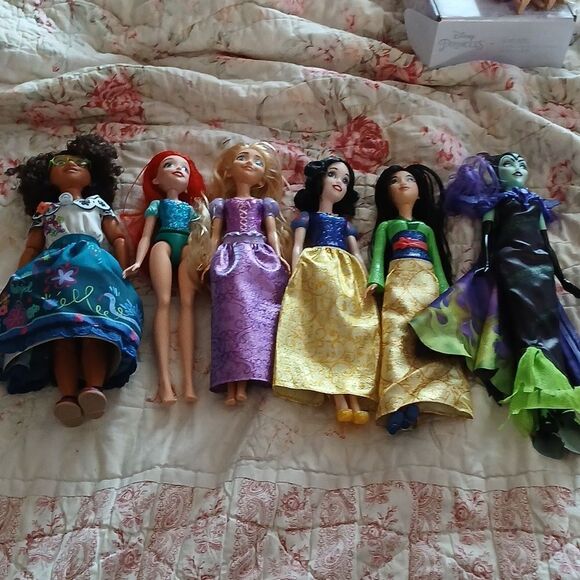 Disney Dolls  - Picture 1 of 3